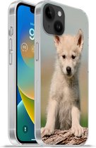 Geschikt voorApple Iphone 14 Plus - Soft case hoesje - Wolf - Kind - Hout - Siliconen Telefoonhoesje