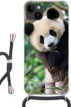 Geschikt voorApple Iphone 14 Plus - Crossbody Case - Panda - Dieren - Jungle - Natuur - Siliconen - Crossbody - Backcover met Koord - Telefoonhoesje met koord - Hoesje met touw