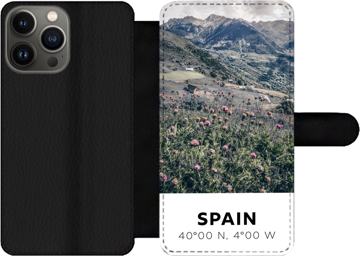 Telefoonhoesje Geschikt voor iPhone 13 Pro Max telefoonhoesje - Spanje - Bergen - Bloemen - Met vakjes - Wallet case met magneetsluiting
