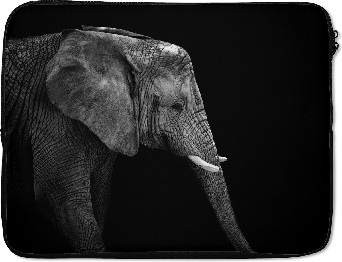 Laptophoes 17 inch - Olifant - Zwart wit - Portret - Dieren - Laptop sleeve - Binnenmaat 41x28 cm - Zwarte achterkant