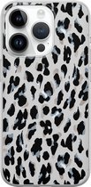 Leuke Telefoonhoesjes - Hoesje geschikt voor iPhone 14 Pro - Luipaard grijs - Soft case - TPU - Luipaardprint - Grijs