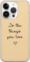 Leuke Telefoonhoesjes - Hoesje geschikt voor iPhone 14 Pro - Do the things you love - Soft case - TPU - Tekst - Geel