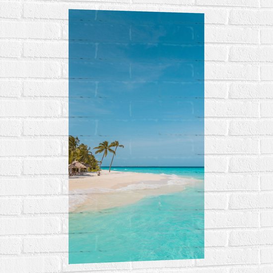WallClassics - Muursticker - Tropisch Strand met Palmbomen - 50x100 cm Foto op Muursticker