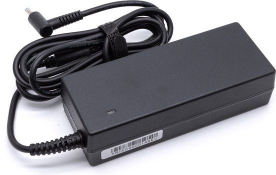 Zwarte laptop oplader met een blauwe punt aan het uiteinde van de kabel.