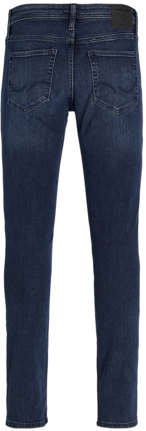 Achterkant van een donkerblauwe jeans.