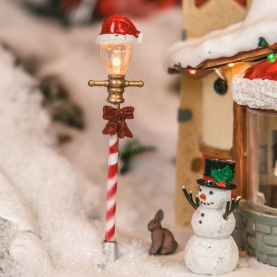 Lemax - Santa Hat Street Lamp -  Set Of 4 -  B/o (4.5v) - Kersthuisjes & Kerstdorpen