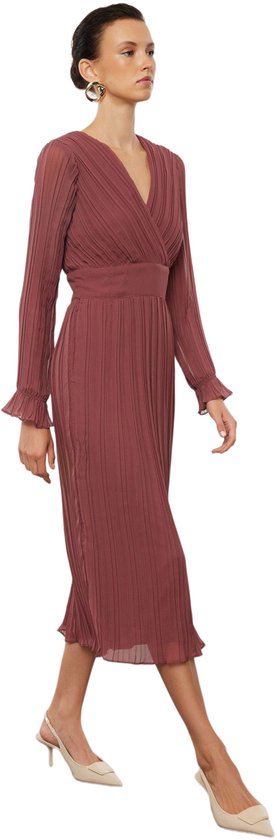 Trendyol Zwarte, Geplooide, Gevoerde, Geweven Chiffonjurk Met Riem Twoaw24El00478