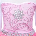 Detail van het roze korset van een prinsessenjurk met bloemapplicatie van strass en zilveren versiering aan de onderkant.