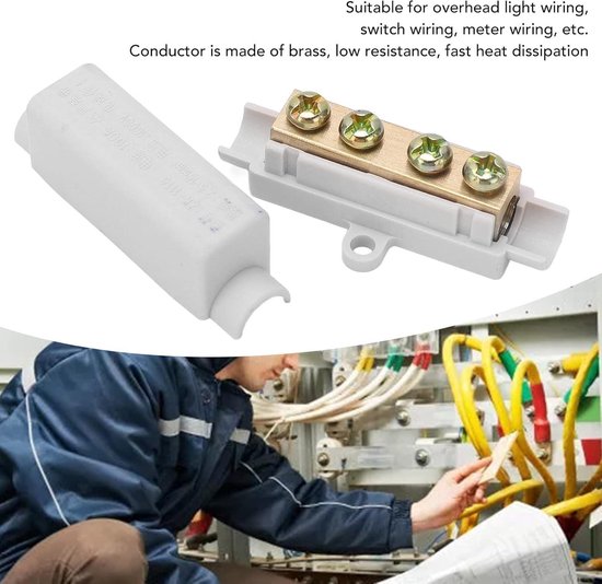 Draadkabel Die In Een Elektrische Stroomkast Een Koperen Busbar Monteert Aansluit Op Elektriciteitskabel Voor De Levering Van Image220103909