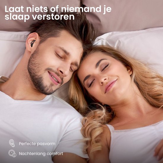 Stellend koppel slapend met MR. PANACHE oordopjes voor perfecte pasvorm en nachtlang comfort.