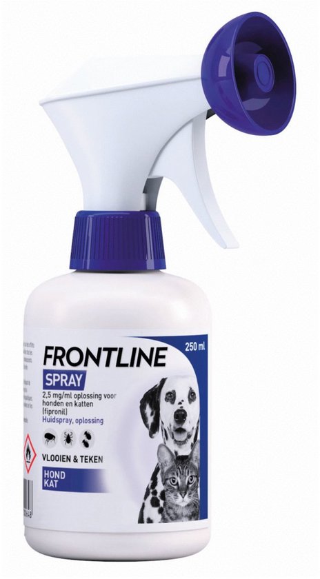 Witte sprayflacon met blauwe dop en een afbeelding van een dalmatiër en een kat. Frontline Spray, 250 ml.