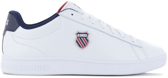 Zijaanzicht van een witte K-Swiss sneaker met navy hiel en geborduurd K-Swiss logo.