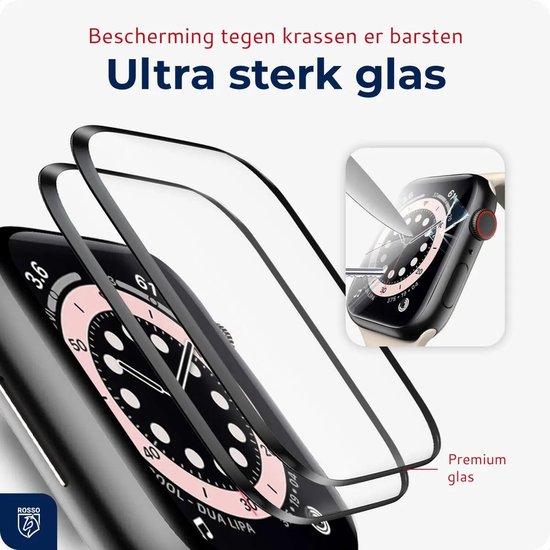 Twee screenprotectors, waarvan één geplaatst, op een Apple Watch.