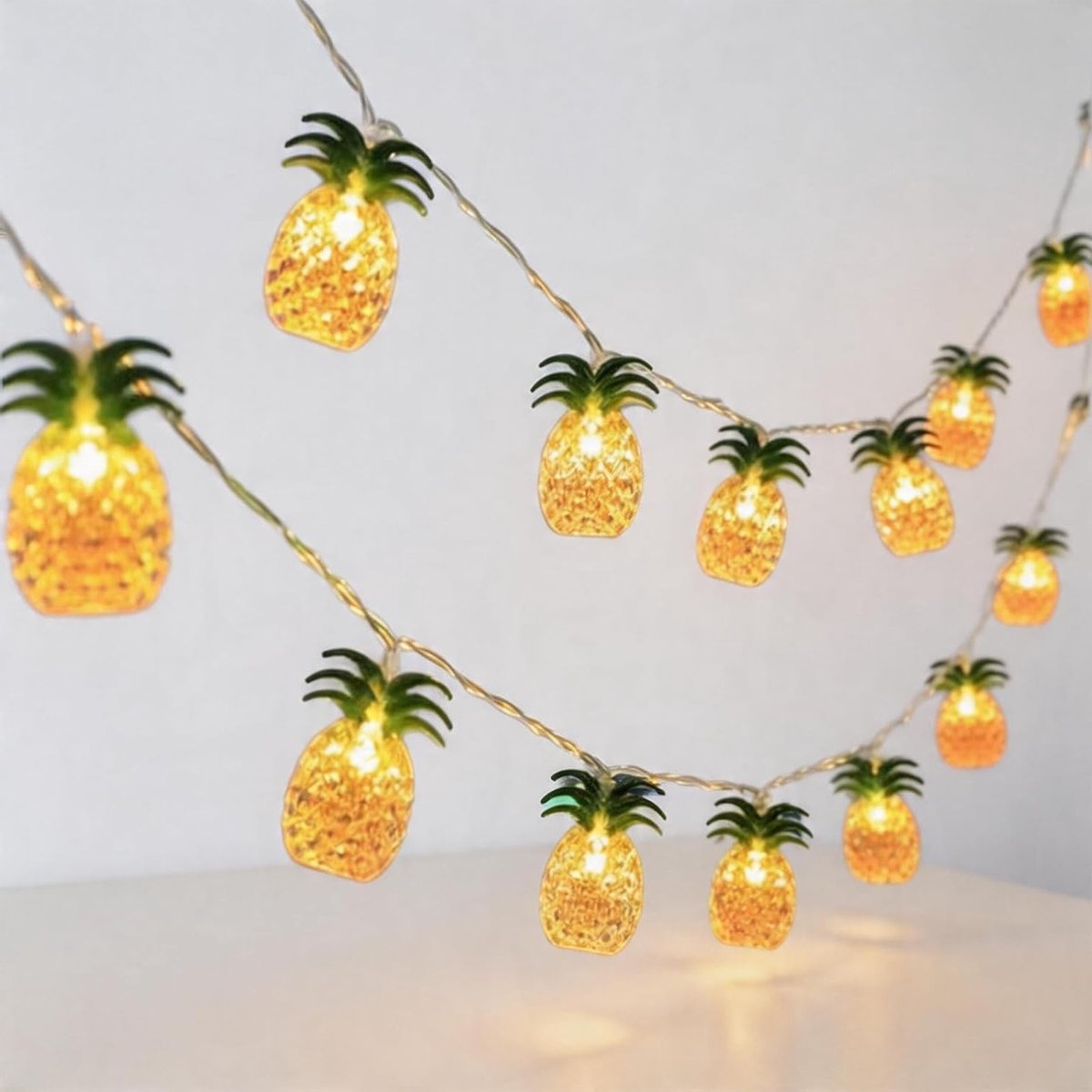 Sfeervolle LED Fairy Lights met Ananas Motief - Warm Witte Decoratieve Verlichting op Batterij voor Tropische Sferen