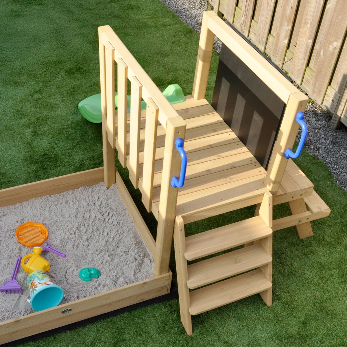 AXI Leah Mini Speeltoren met Zandbak en Picknicktafel –Limoen groene Glijbaan – Met Krijtbord – FSC hout – Klein speeltoestel voor de tuin / buiten — afbeelding 14