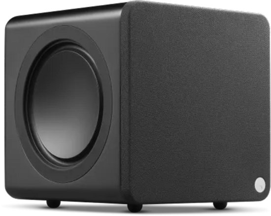 Zwarte Cambridge Audio MSX Sub 200 subwoofer met zichtbare woofer aan de zijkant.