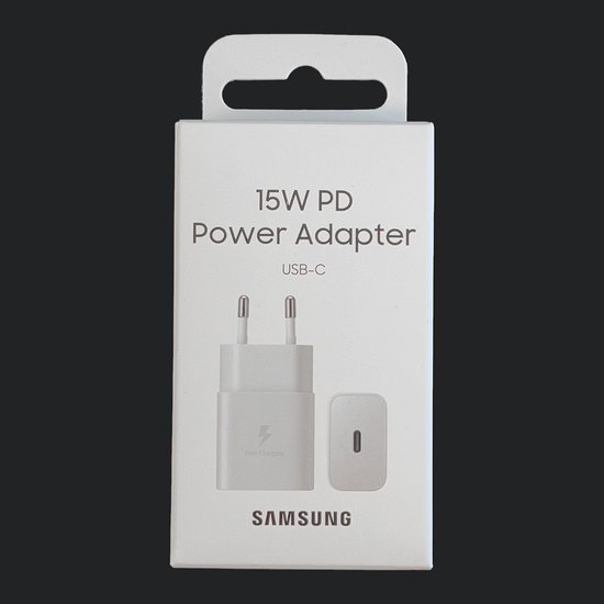 Witte Samsung 15W PD Power Adapter verpakking met USB-C poort.