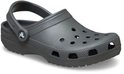Sabot Crocs gris avec sangle de port au talon et trous d'aération sur le devant.