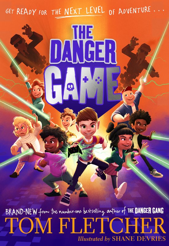 Boekomslag van 'The Danger Game' door Tom Fletcher. Acht kinderen met felle kleuren in avontuurlijke pose, omringd door lichtstralen en pixelachtige figuren. Tekst: 'GET READY FOR THE NEXT LEVEL OF ADVENTURE', 'THE DANGER GAME'.