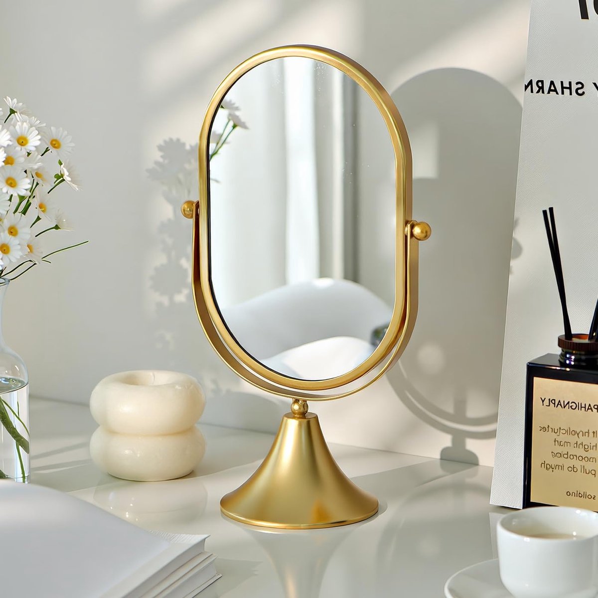 Ovale Vrijstaande Make-up Spiegel met Metalen Frame voor Badkamer en Slaapkamer, Perfect voor Gezichten en Make-up Aanbrengen