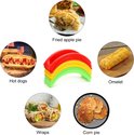 Stapel rode, gele en groene taco houders. Collage met hotdogs, omelet, wraps, corn pie en apple pie.