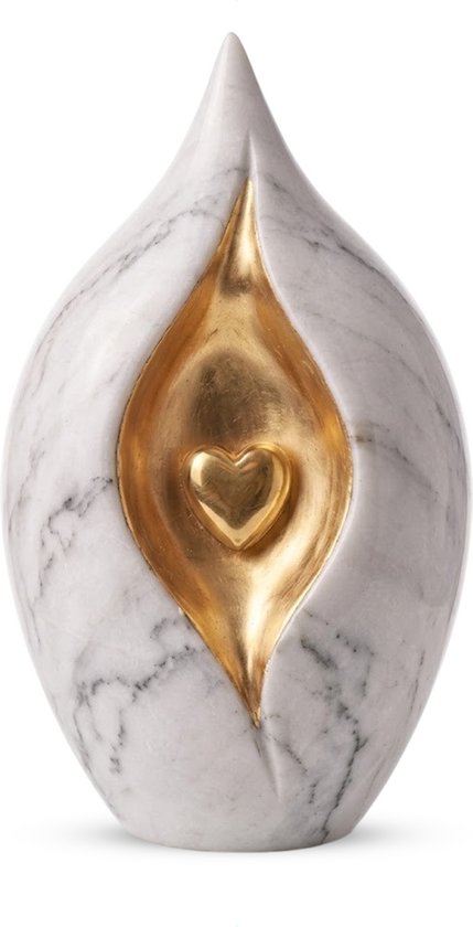 Witte marmeren urn met gouden hart-vormige inzet.