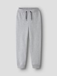 Grijze joggingbroek met grijze tailleband en zwarte veter.