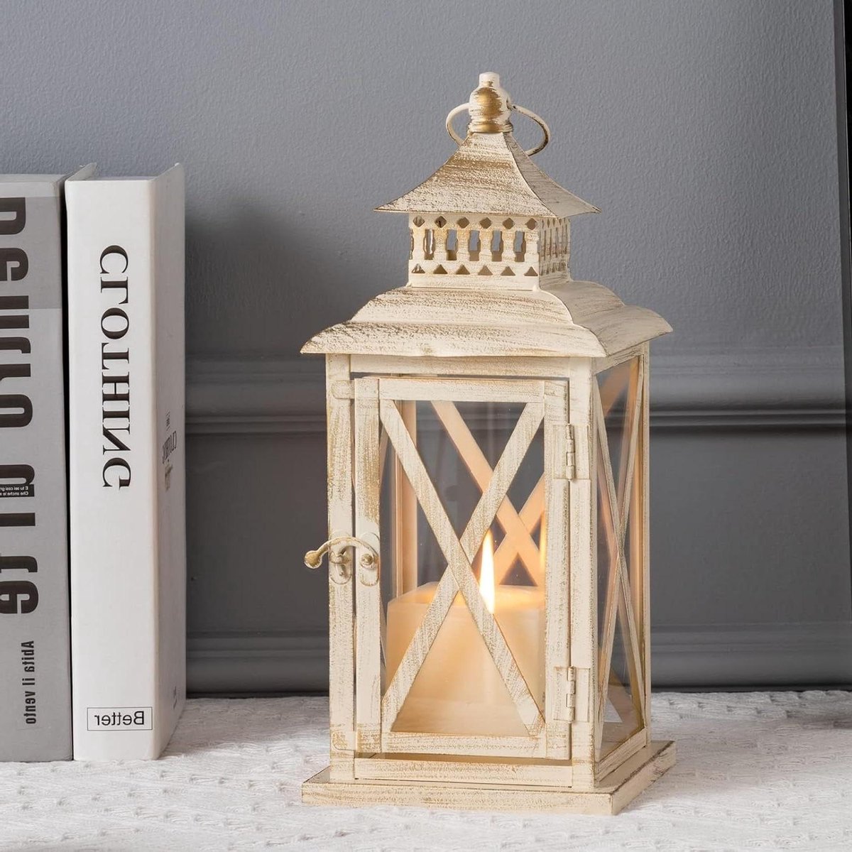 Decoratieve Lantaarn - Hangende Kaars - Buiten Verlichting - Vintage Boerderij Stijl - 35 cm Hoog - Beige Koper