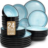 Een stapel aquamarijn en zwarte serviezen, met een label waarop '24 STUKS SERVEERSET 6 PERS.' staat.