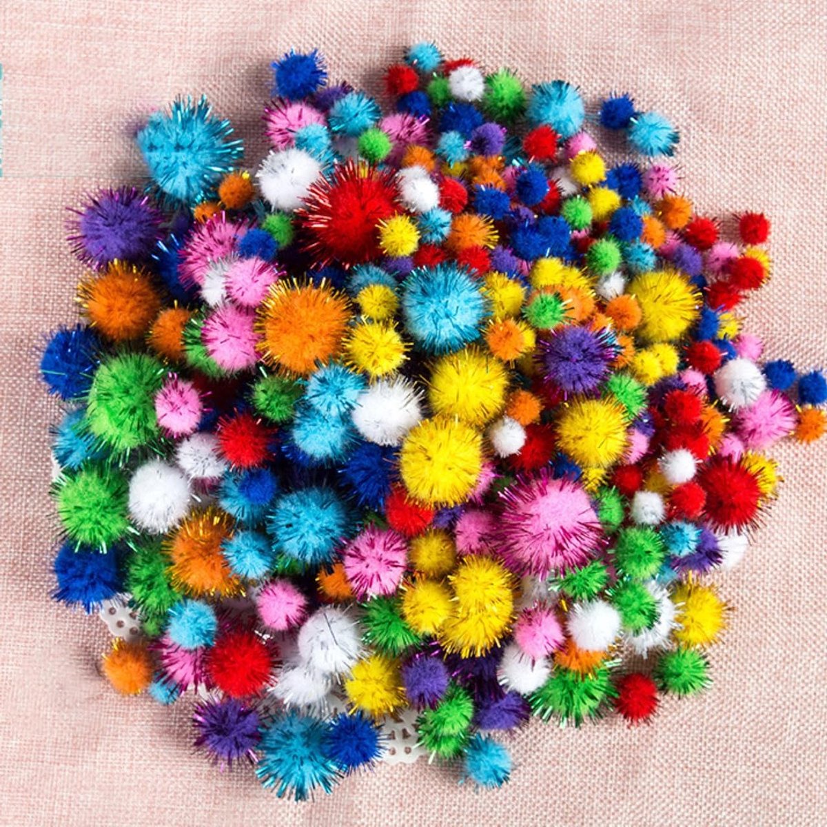 1200 Mini Pompoms in Diverse Kleuren, Fluffy Pluche Ballen voor Creatieve Knutselprojecten, Decoraties en DIY Activiteiten