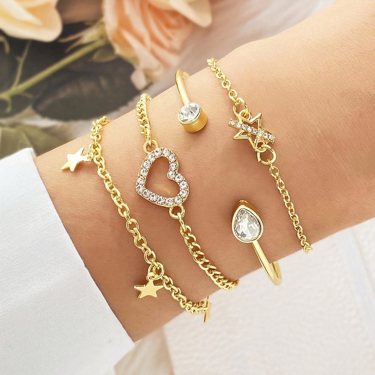 Sjika - Gouden Armbandenset Dames – 5 Delige Set met Hartje, Sterren & Zirkonia – Luxe Layered Armbanden – Verstelbaar - Cadeau voor haar