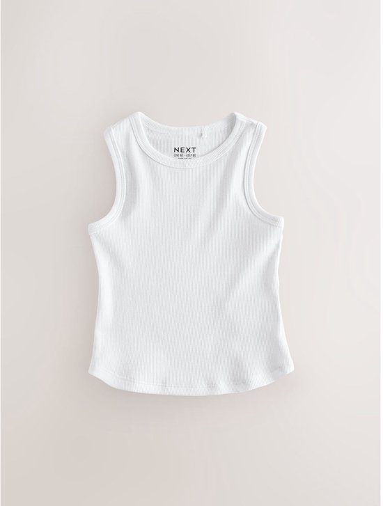 Wit geribbeld hemdje met NEXT-label op een neutrale achtergrond.