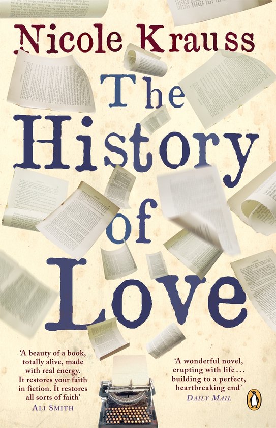 Boekcover met de titel 'The History of Love' van Nicole Krauss, omringd door losse bladzijden en een typemachine.