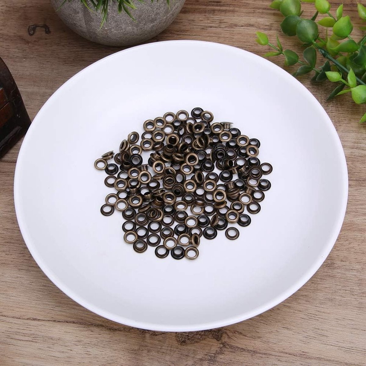 Set van 100 Bronzen Oogjes van 4 MM, Dubbelzijdige Metalen Rivets voor Kleding, Lederen Tassen en Accessoires