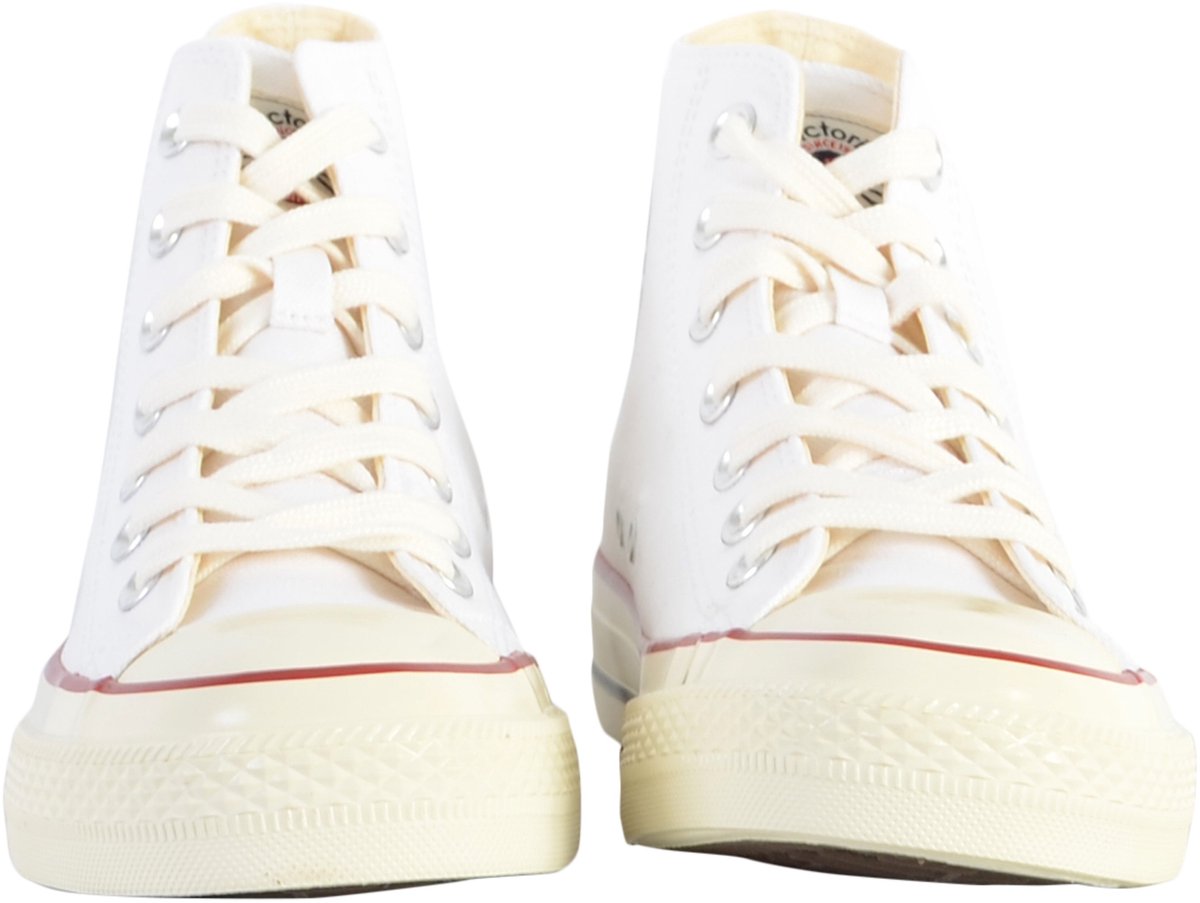 Sneakers met veters