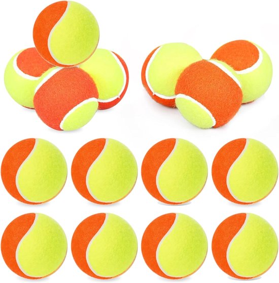 Set van tien tennisballen, elk met een geelgroene bovenkant en een oranje onderkant.