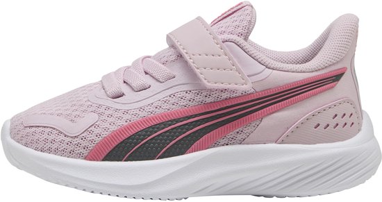 Lichtroze PUMA sneaker met klittenbandsluiting en zwarte en roze strepen op de zijkant.
