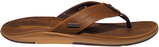 Bruine leren Reef teenslipper, van de zijkant bekeken.