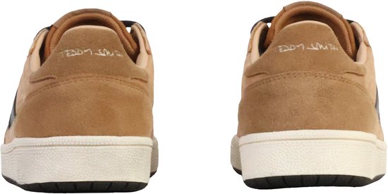 Achterzicht van twee bruine suède Teddy Smith sneakers met witte zolen en 'Teddy Smith' op de hiel.