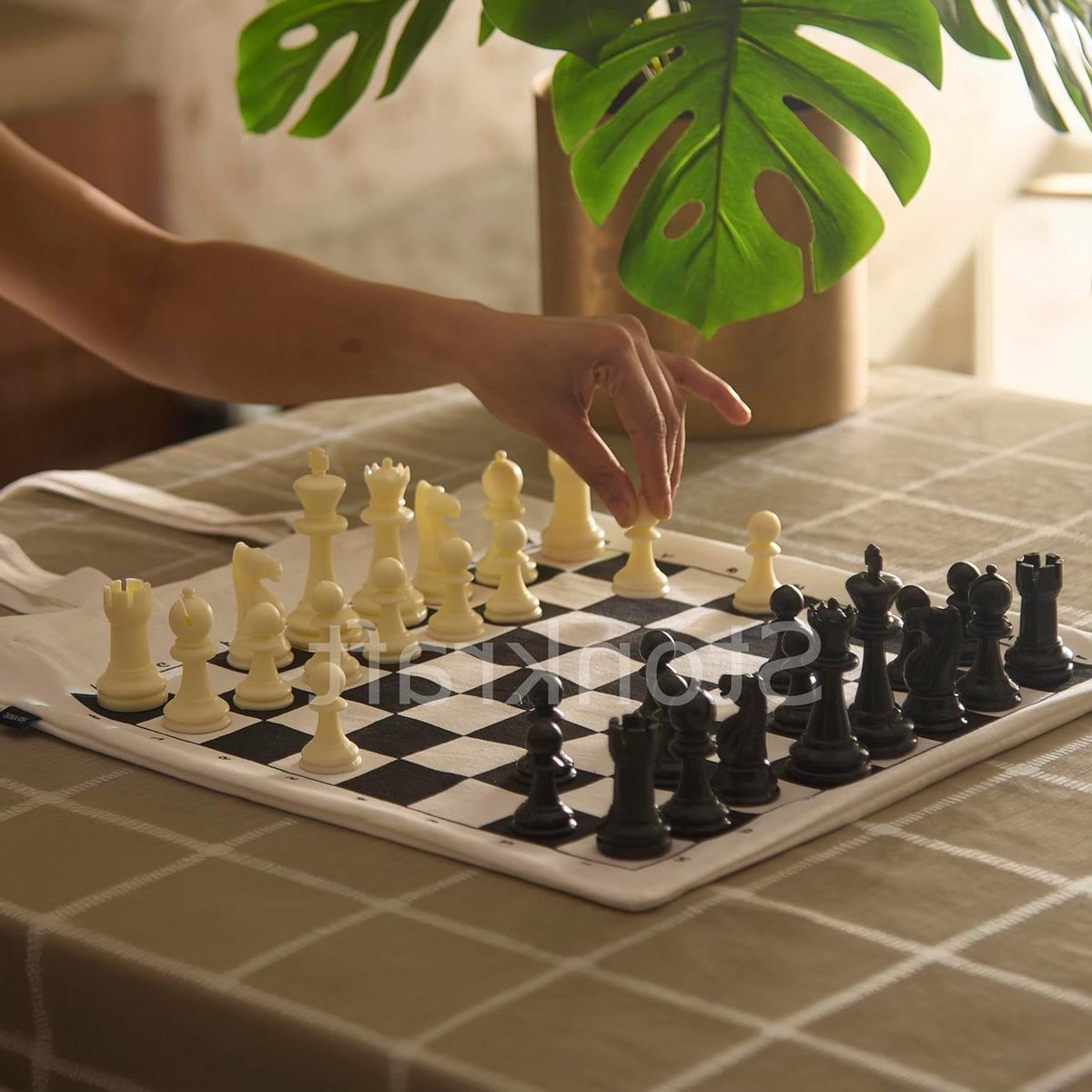 Stonkraft Roll-up Chess Board with Chess Pieces – Dual Purpose Portable Chess Mat & Cotton Tote Bag with Chess Board Print to Play Chess Anywhere | Gift for Chess Lovers | Easy to Carry & Compact