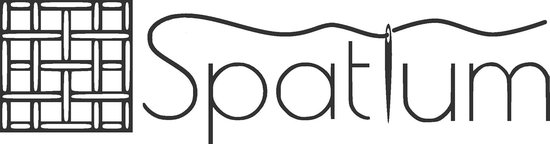Logo van Spatlum met een geweven patroon aan de linkerkant en een naald met draad boven de merknaam.