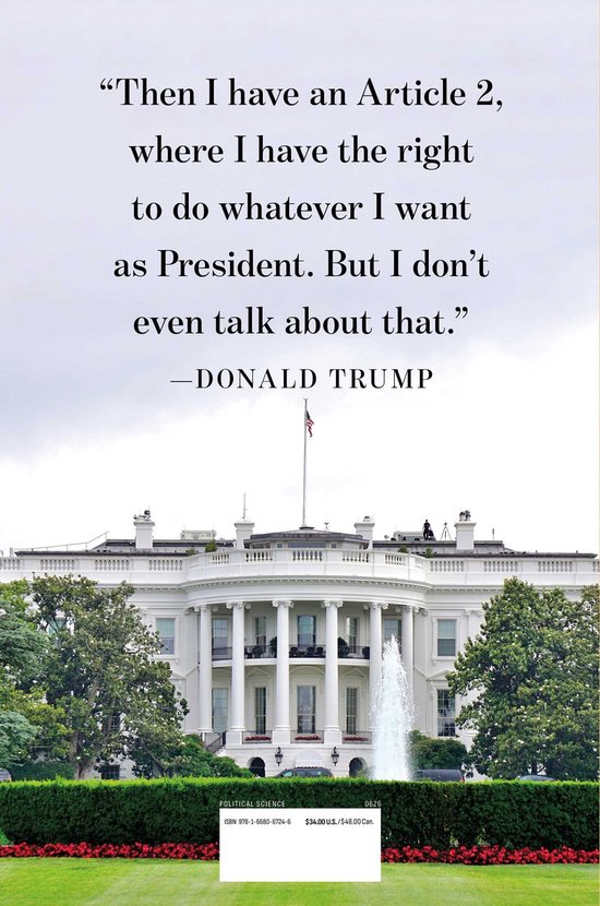 De achterkant van het boek 'Regime Change' met een citaat van Donald Trump en een afbeelding van het Witte Huis.