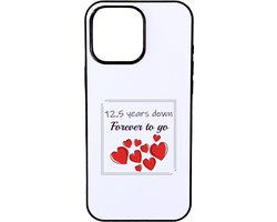 Hacebo® - 12.5 jaar relatie jubileum cadeau telefoonhoesje - Getrouwd - Geliefde - telefoonhoesjes - 12.5 jaar relatie cadeau - 12.5 jaar samen - Cadeau Liefde - jubileum cadeau relatie - hoesje geschikt voor iPhone 16 Pro Max