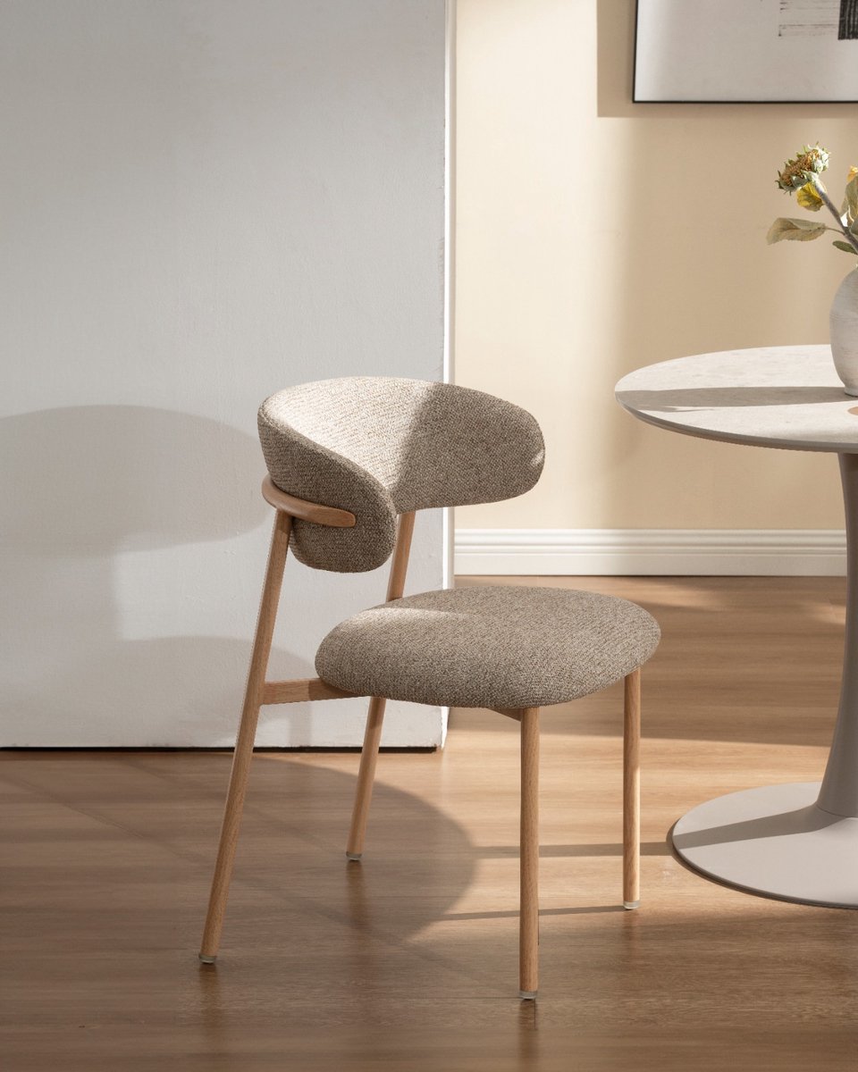 Eetkamerstoel Zandria- Scandinavisch design- Taupe structuurstof- Zetelsenbedden Tafel en Stoel