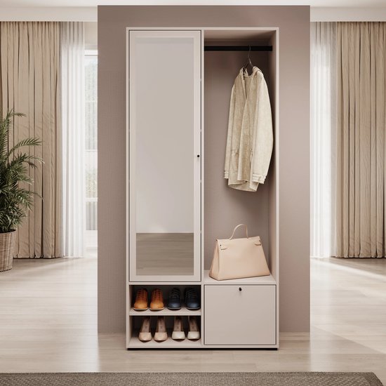 Licht beige halkast met spiegeldeur, hanggedeelte met jas, tas en schoenenrek.