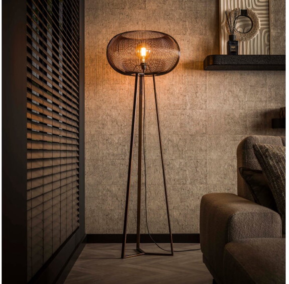 Vloerlamp met 3-Poot Design en Koper Twist Accent - Zwart Nikkel - Stijlvolle Verlichting - 55x55x170 cm - Woonkamer - Sfeer Verlichting - Hoogte 170 cm - Modern Design