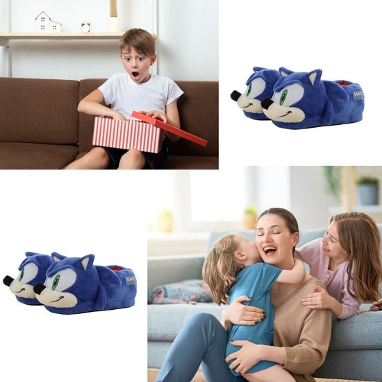 Een jongen opent een cadeau. Collega's: een paar blauwe Sonic pantoffels en een moeder met haar dochters.
