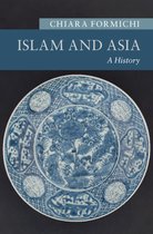 Livre 'Islam and Asia A History' avec une assiette décorative bleue et blanche.