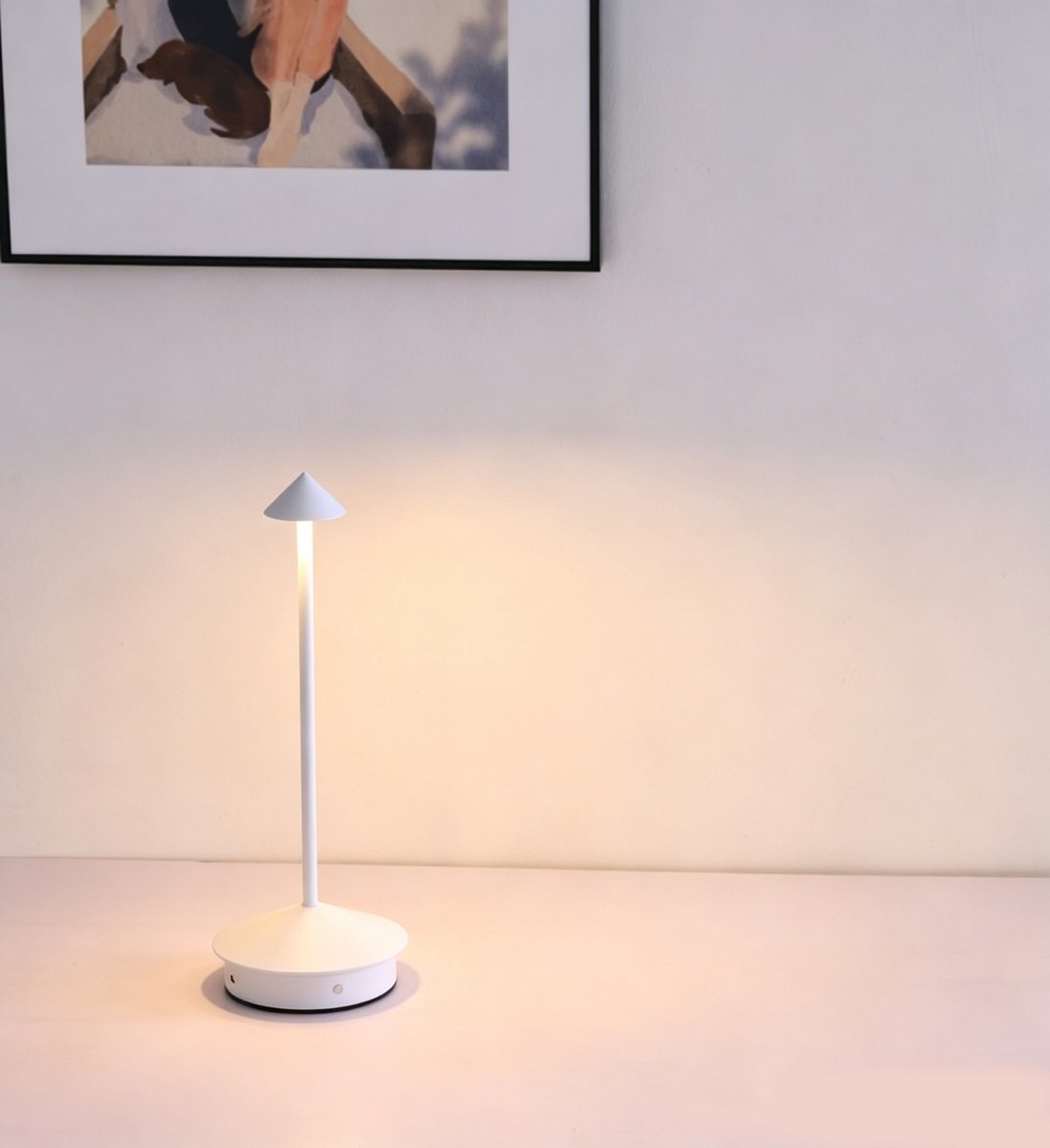 Oneay Nachtlampje / Creatieve tafellamp met puntvormige bovenkant — Oplaadbare lamp voor kamperen in de buitenlucht, sfeerverlichting voor restaurants, cafés en bars — Geschikt voor binnen- en buitengebruik.
