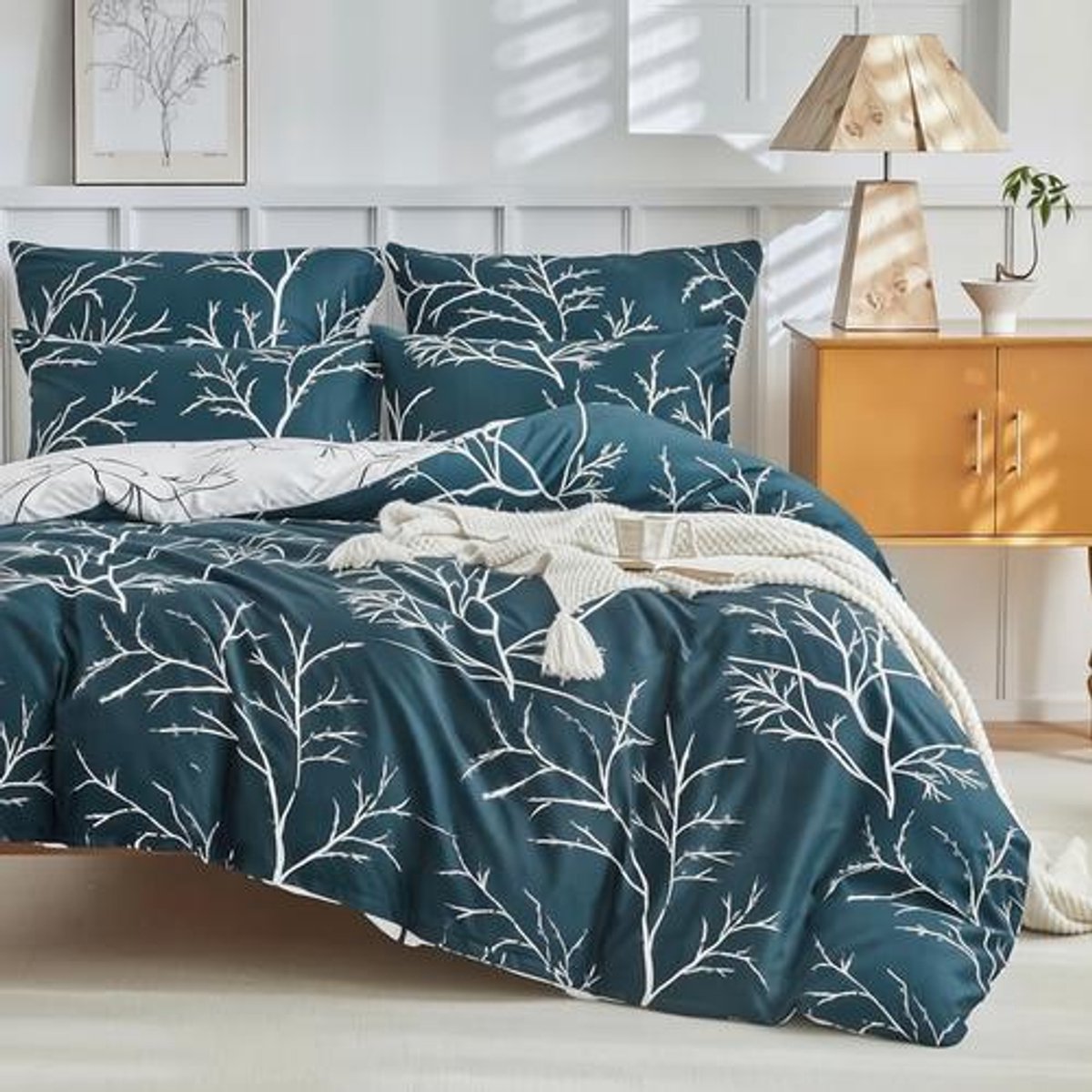 Dekbedovertrek 200x200 cm met 2 Kussenslopen 80x80 cm - Omkeerbaar Takkenpatroon - Geborstelde Microvezel Beddengoedset - Marineblauw/Wit - Met Rits en Hoekbanden